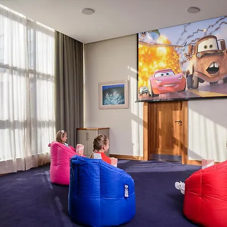 ホテル Manor West & Leisure Club 4*