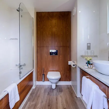 Manor West & Leisure Club 4*