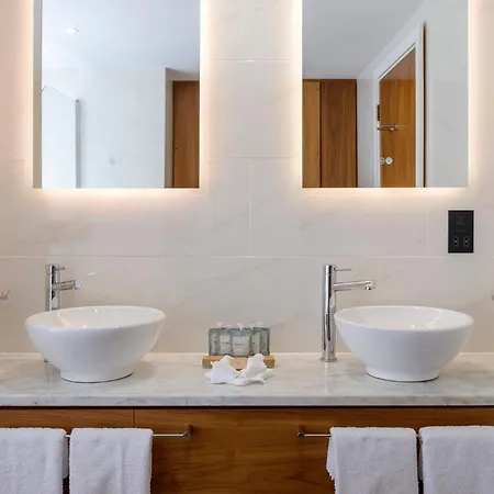 Manor West & Leisure Club