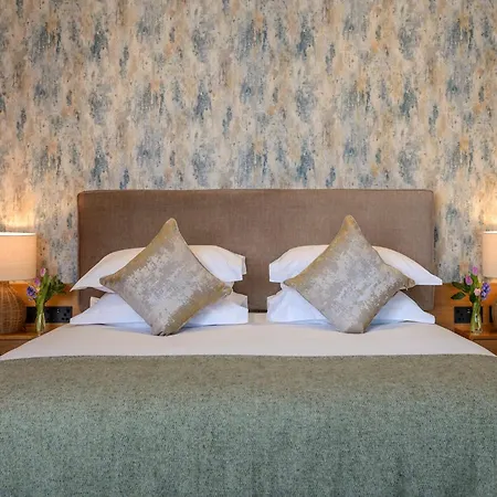 Manor West & Leisure Club Szálloda 4*