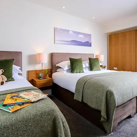 Manor West & Leisure Club 4*