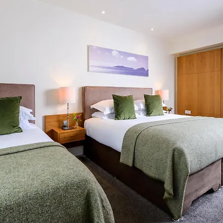 Manor West & Leisure Club Szálloda