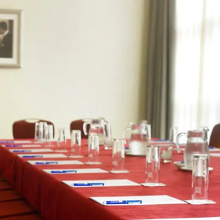 Manor West & Leisure Club 4*