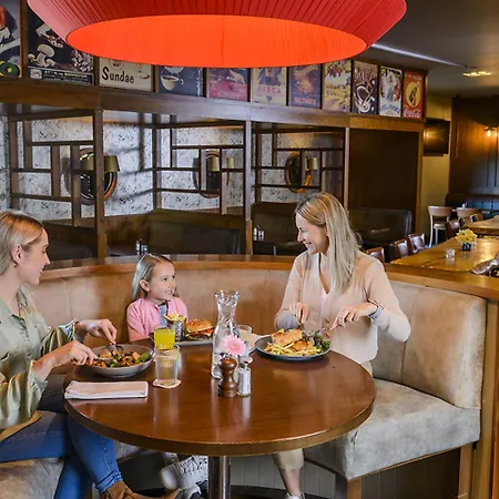 Manor West & Leisure Club 4*