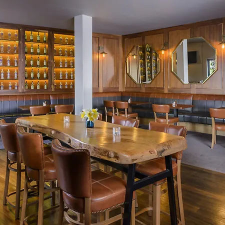 Manor West & Leisure Club Szálloda