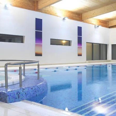 Manor West & Leisure Club 4*