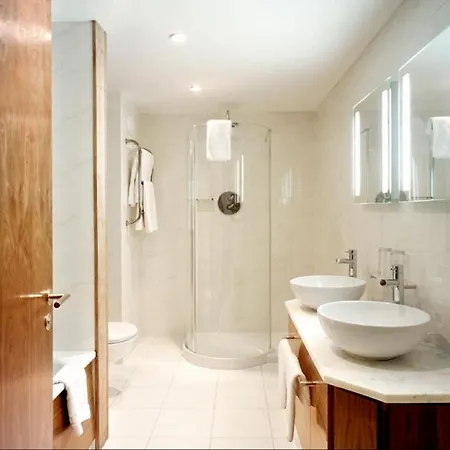 ホテル Manor West & Leisure Club 4*