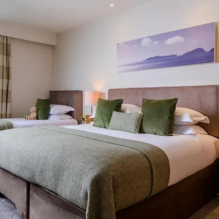 Manor West & Leisure Club 4* トラリー