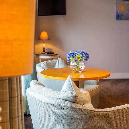 Manor West & Leisure Club 4* 트롤리
