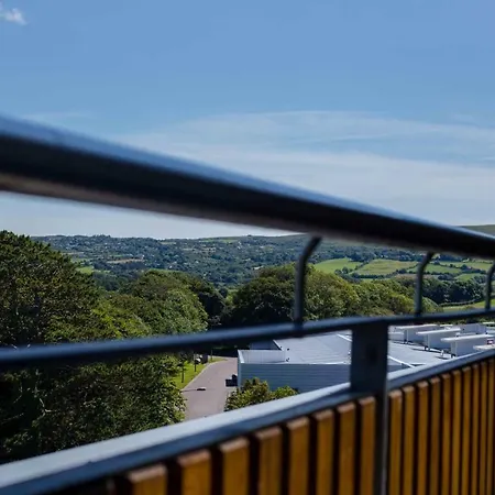 Manor West & Leisure Club Szálloda