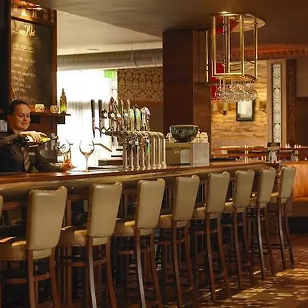 Manor West & Leisure Club Hotel