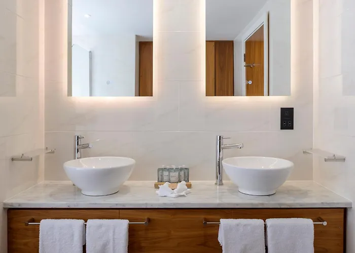 Manor West & Leisure Club