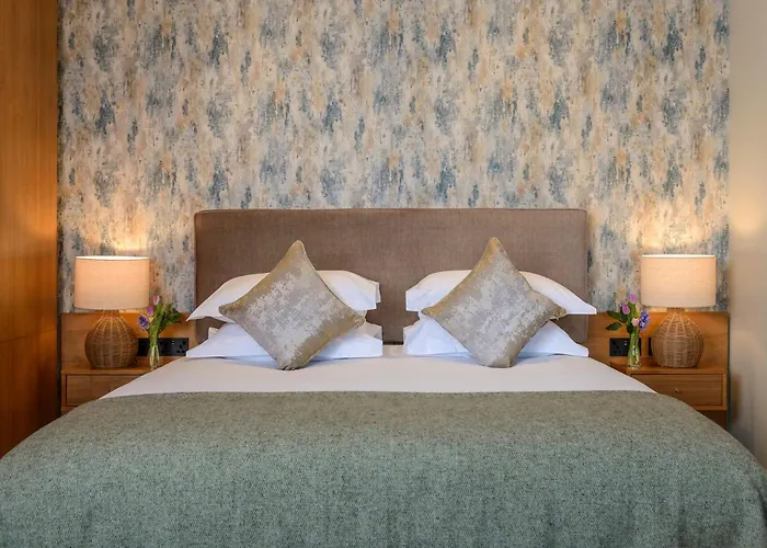 Manor West & Leisure Club Hotel 4*