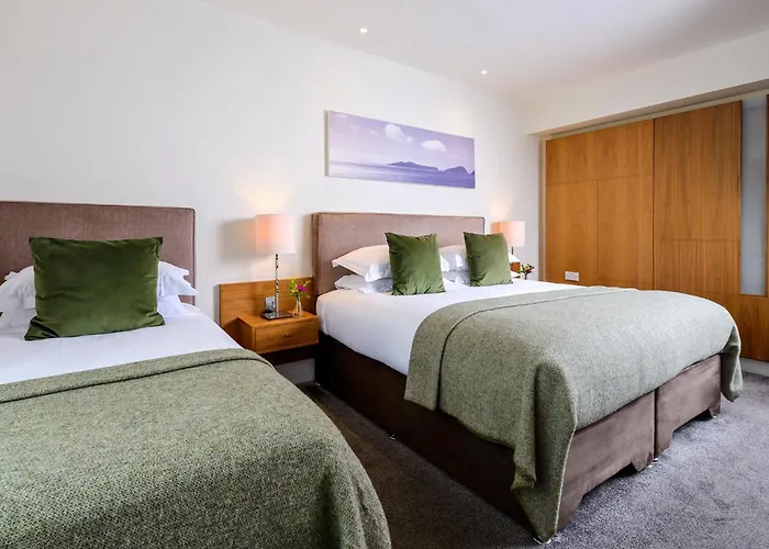 Manor West & Leisure Club Hotel