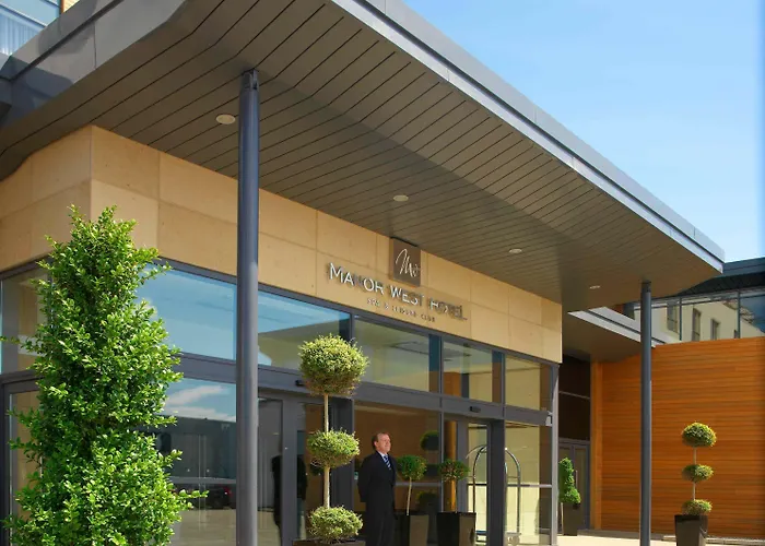 Manor West & Leisure Club Hotel