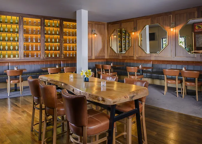 Manor West & Leisure Club Hotel