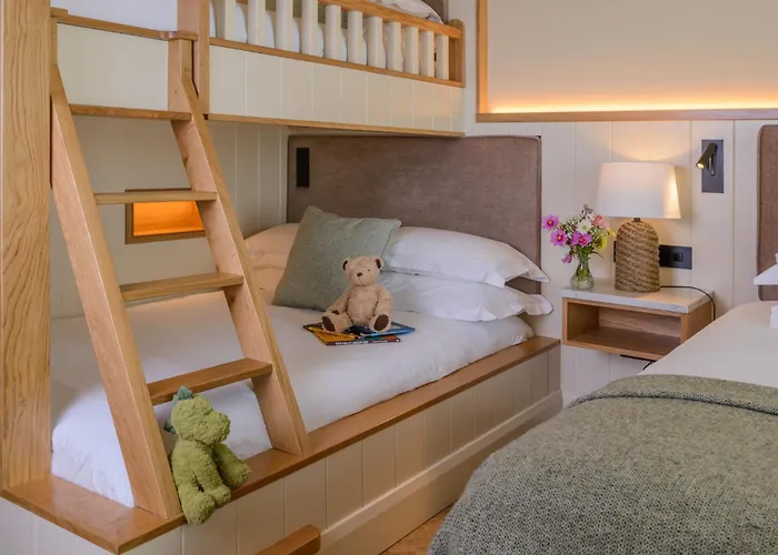 Manor West & Leisure Club 4*