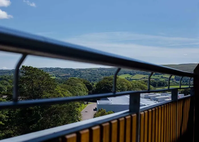 Manor West & Leisure Club Hotel